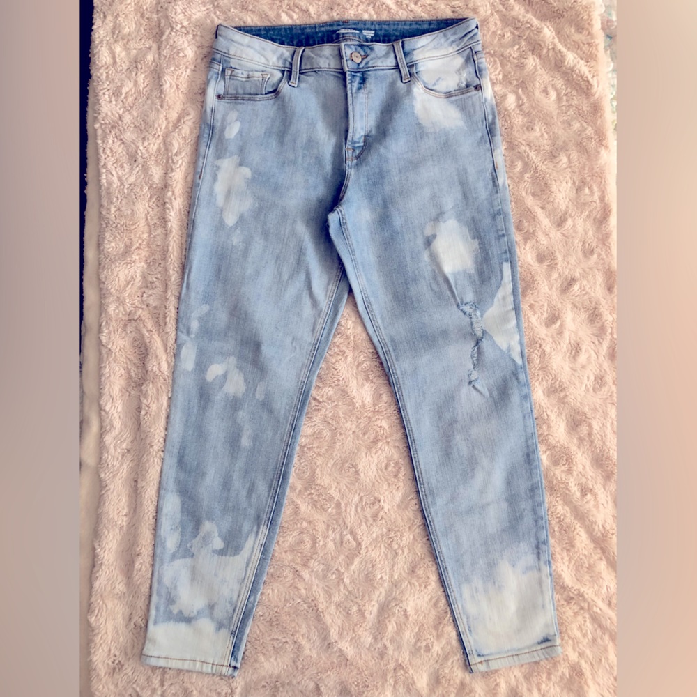 Old Navy rockstar distressed super skinny ankle jeans. Size 10